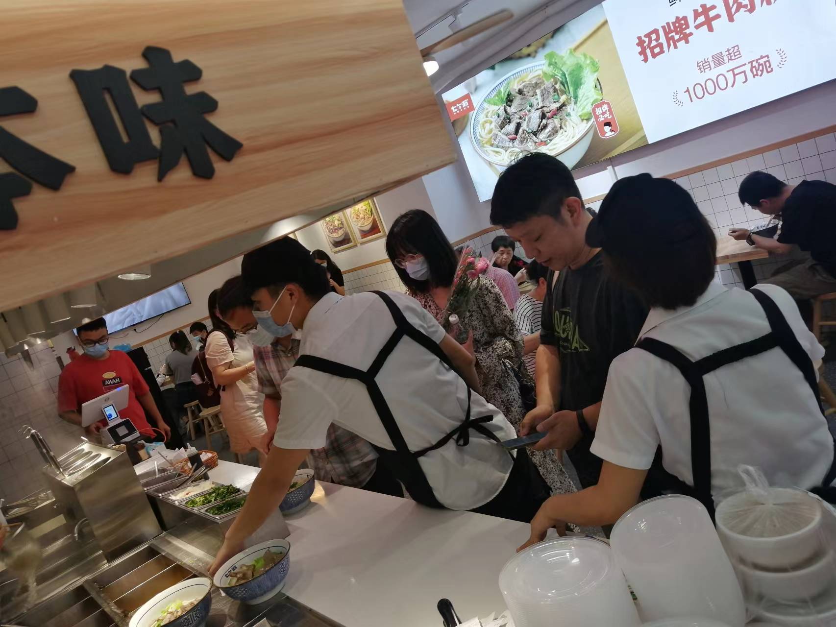 跑赢疫情，七个粉逆势5店连开(图25)